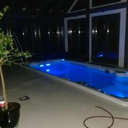 Dom wakacyjny Big Poolhouse With Stunning Views