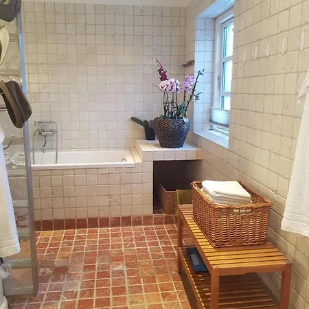 Dom wakacyjny Big Poolhouse With Stunning Views Marstal