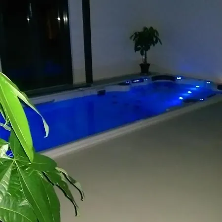 Dom wakacyjny Big Poolhouse With Stunning Views