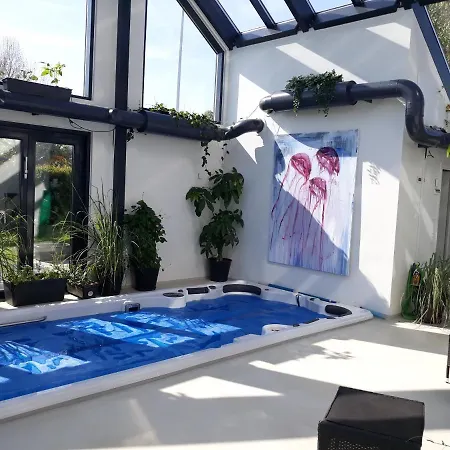 Big Poolhouse With Stunning Views *