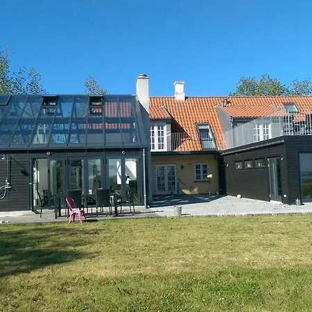 Big Poolhouse With Stunning Views Dom wakacyjny Marstal
