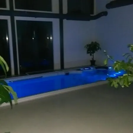 Dom wakacyjny Big Poolhouse With Stunning Views